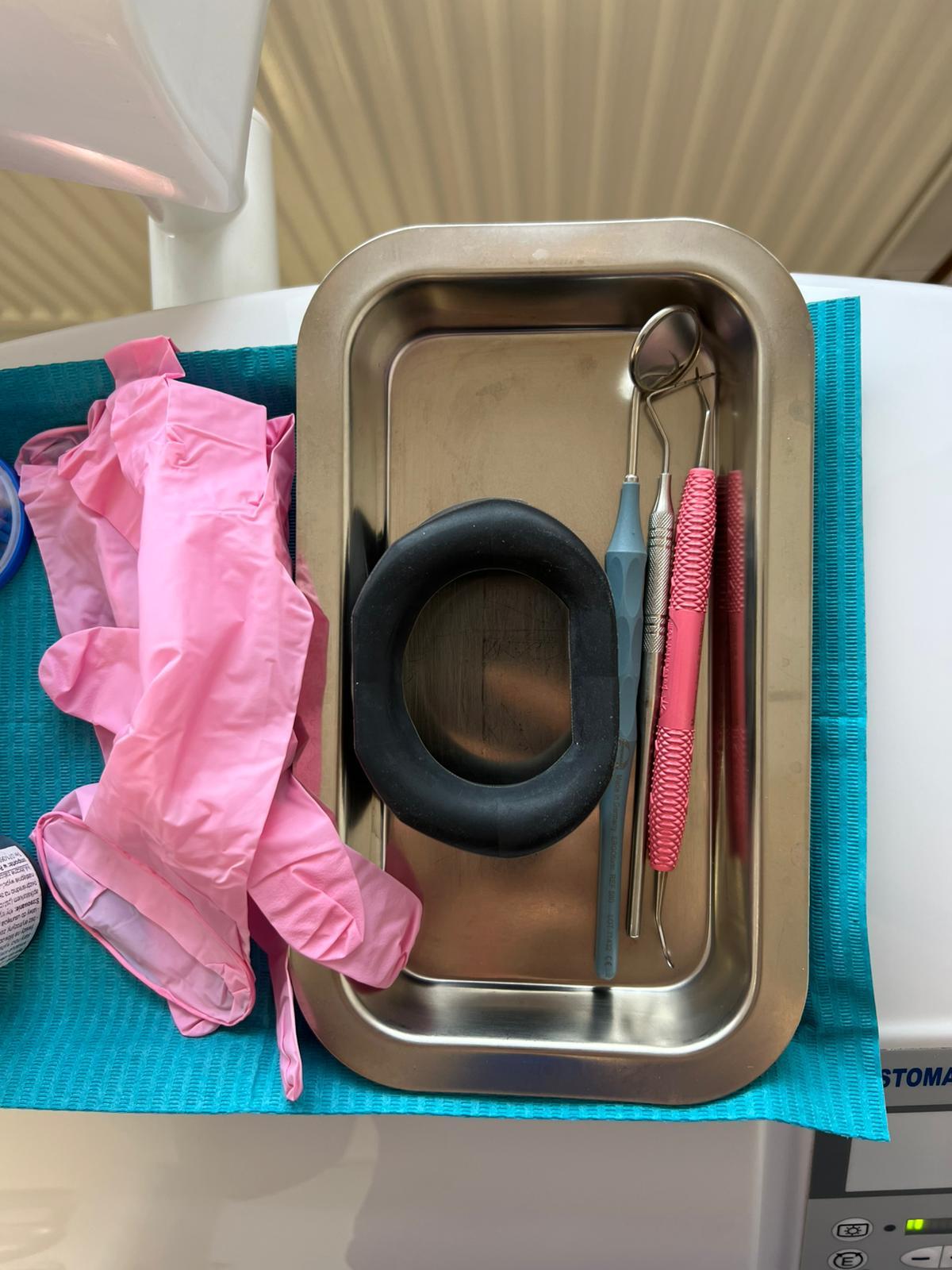 Reusable vs. Disposable Cheek Retractors: The Complete Guide