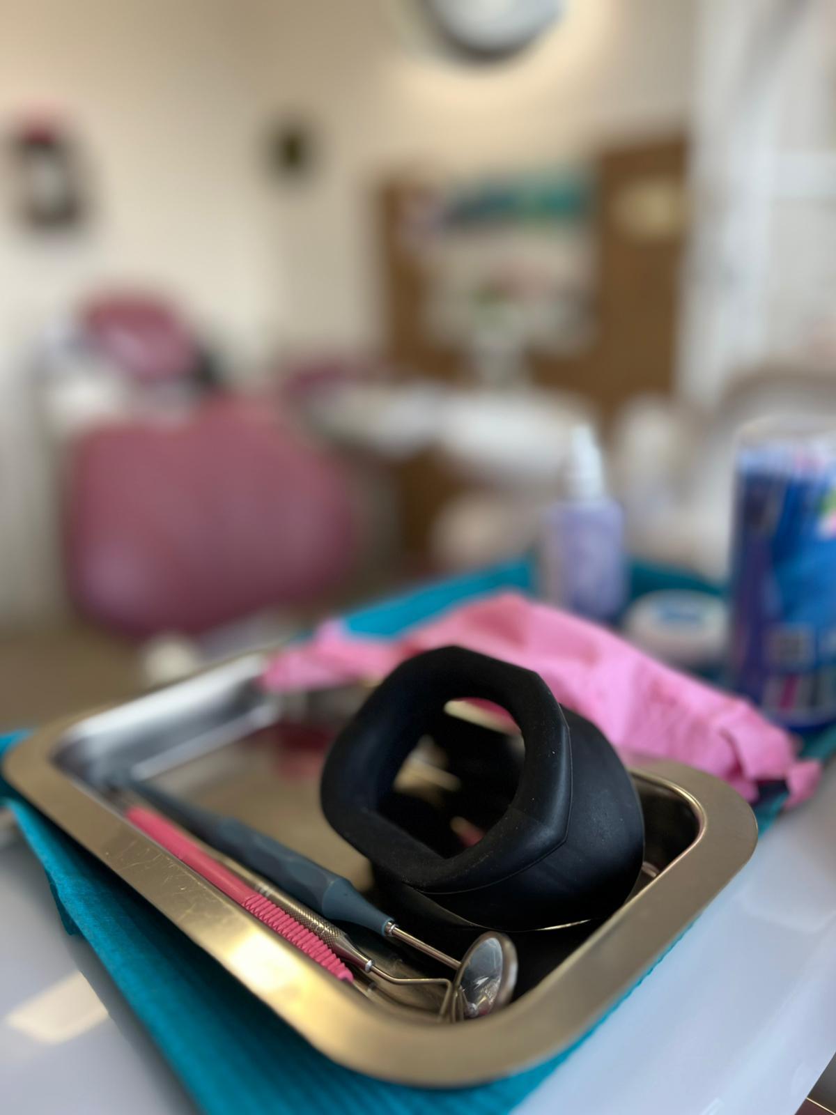 Are Cheek Retractors Reusable? Sterilization Limits Explained