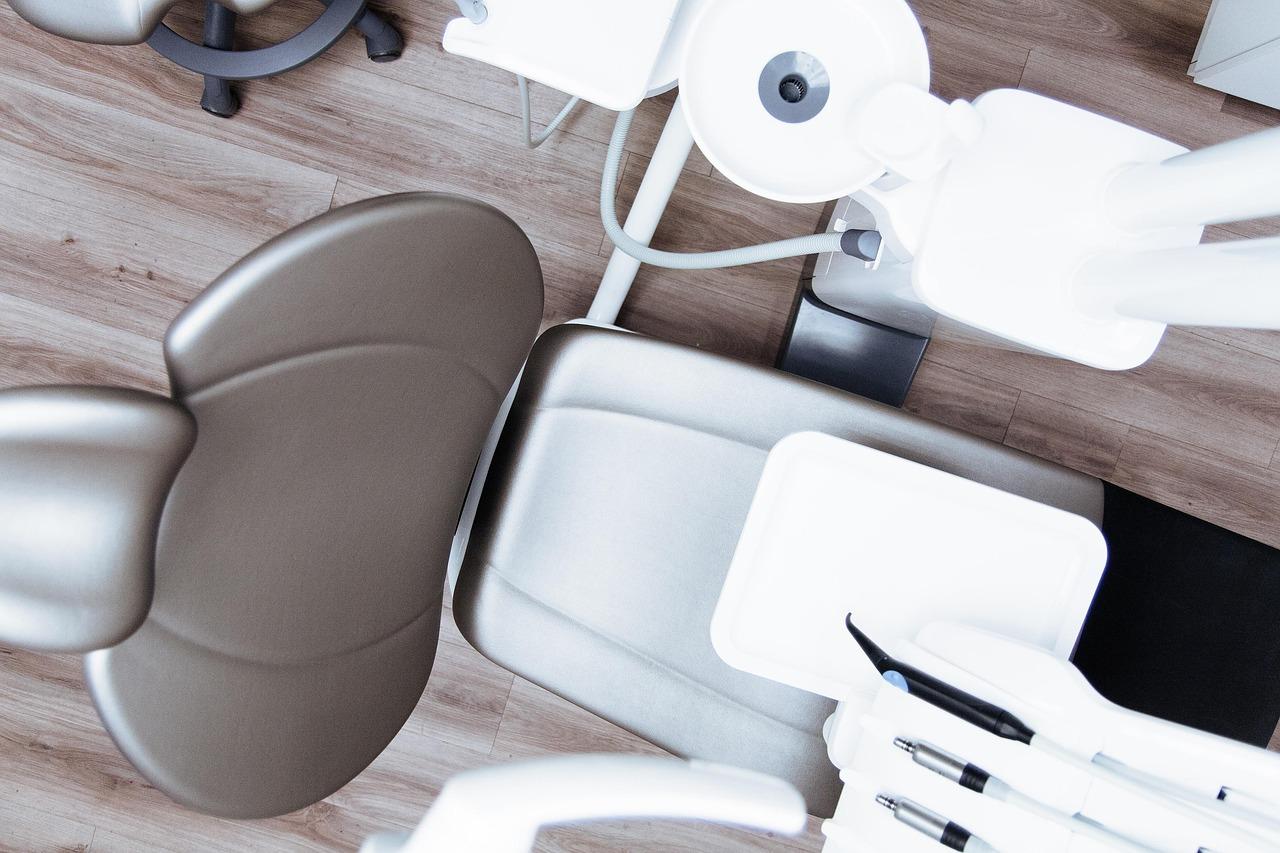 Foam vs. Silicone Retractors: Comfort, Hygiene & Cost Compared