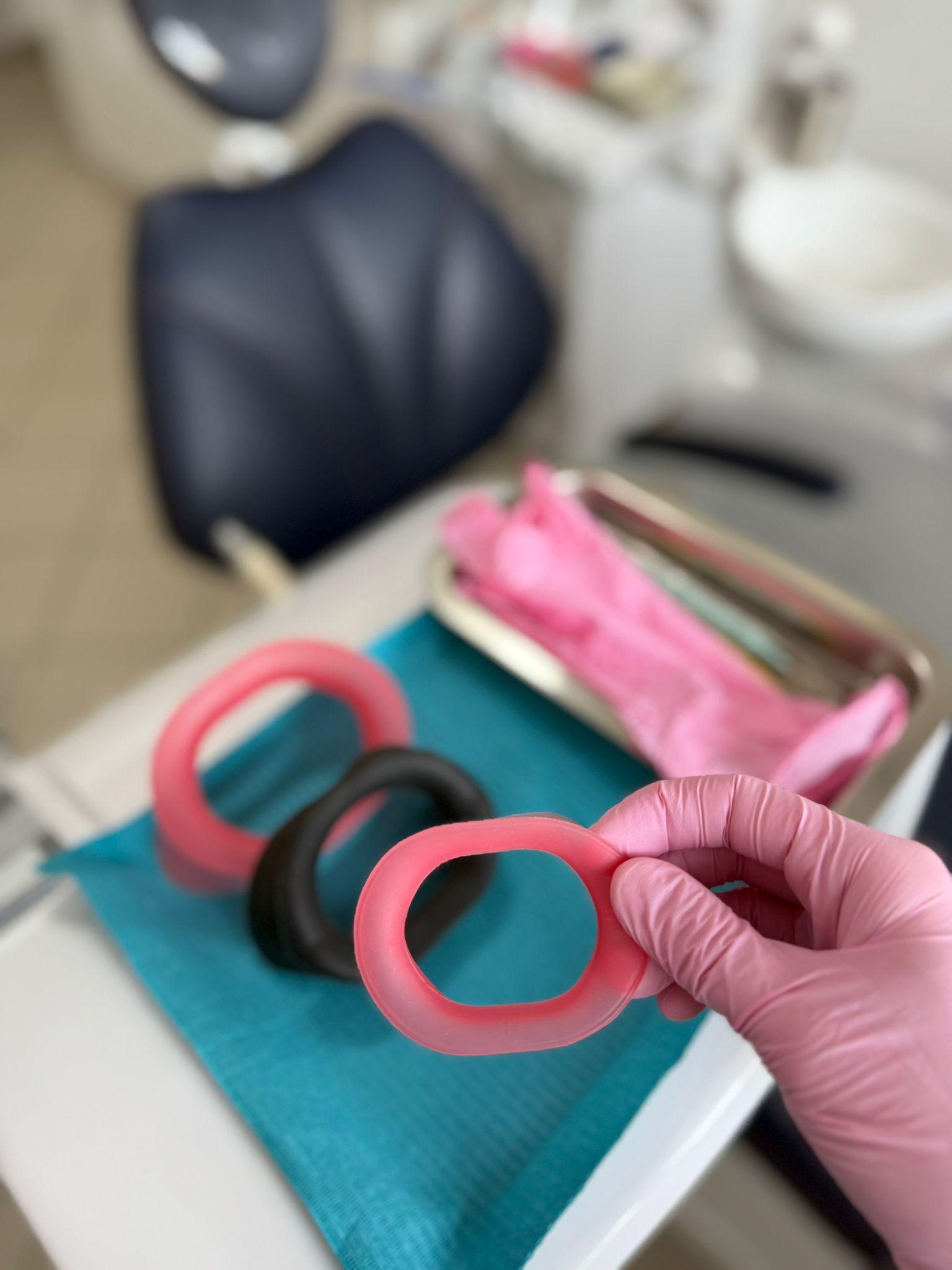 How to Choose Retractor Size (S/M/L): A Quick Chairside Guide
